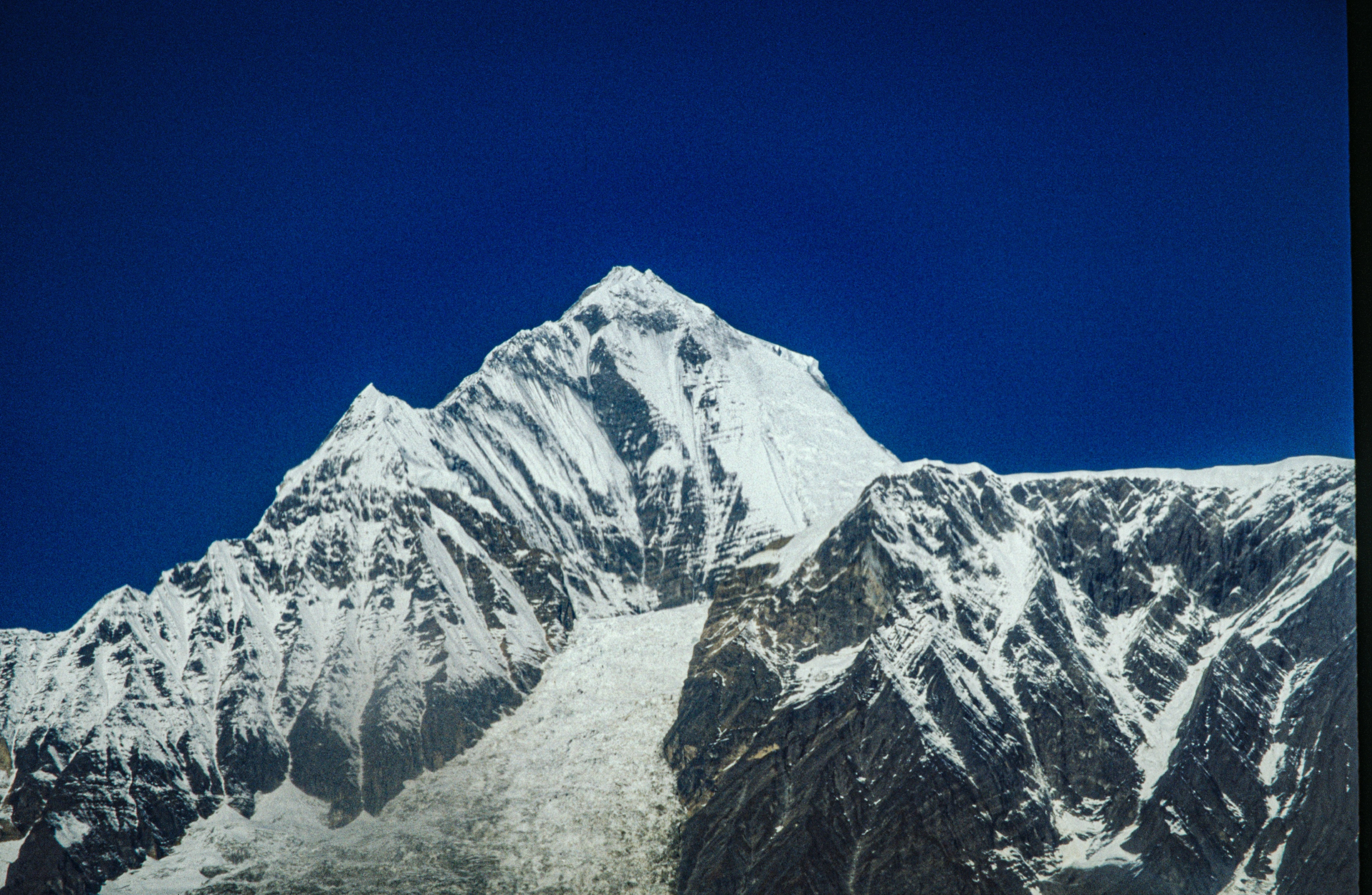 8000m